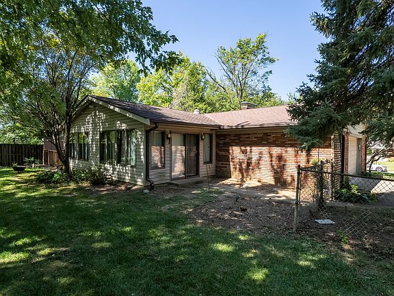 3rd image of 120 Joann Dr