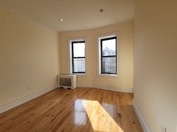 4th image of 223 W 16th St APT 5A