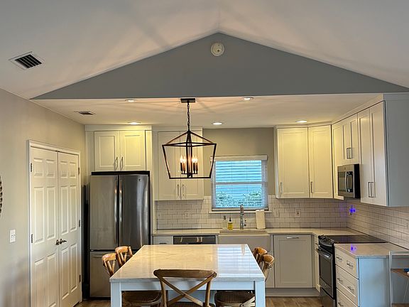 4th image of 113 Elizabeth Pl