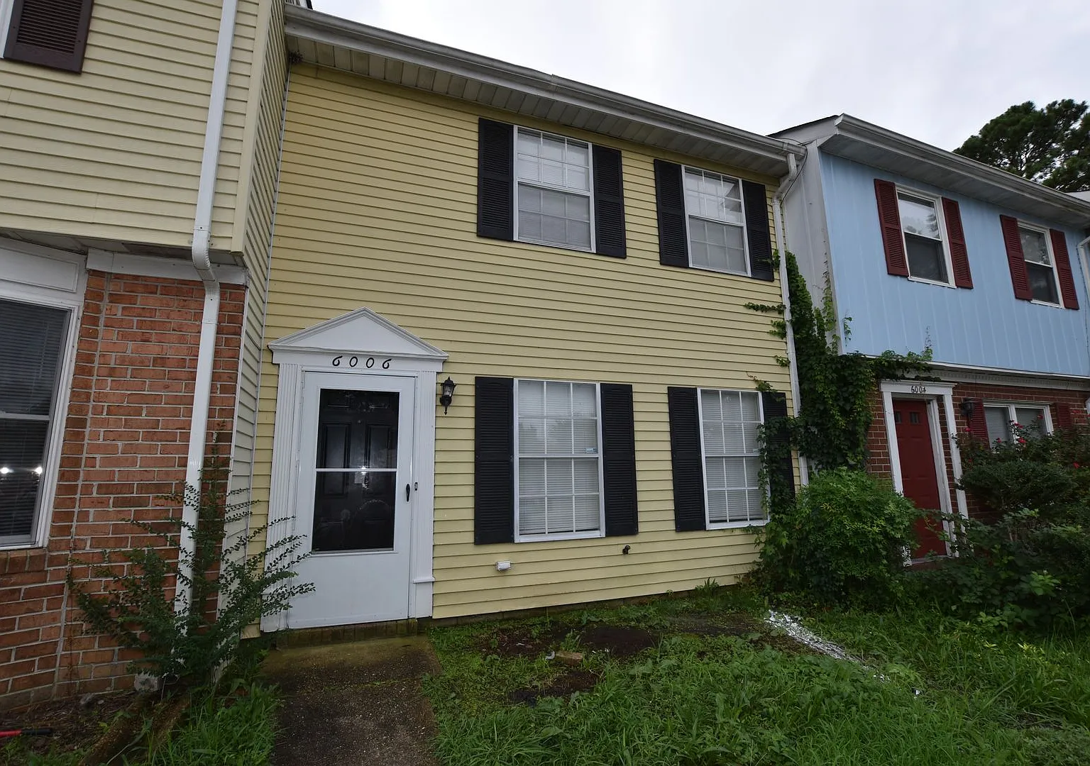 2 Bedroom Virginia Beach Townhome — Photo 2