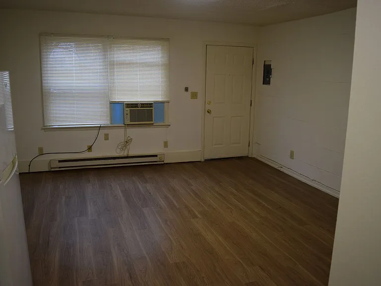 402 W Clark St — Photo 10