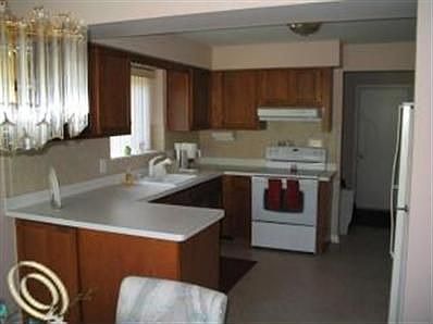 3rd image of 921 Milverton Dr