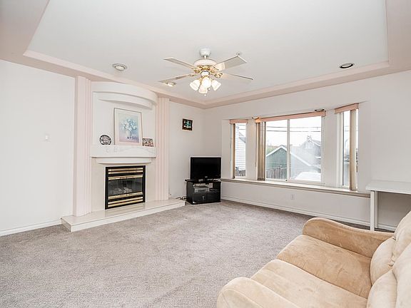 3rd image of 726 E 56th Ave