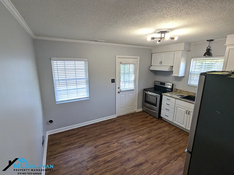 901 Elmira Ave — Photo 4