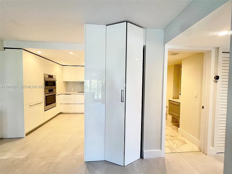 7832 Collins Ave #304 — Photo 7