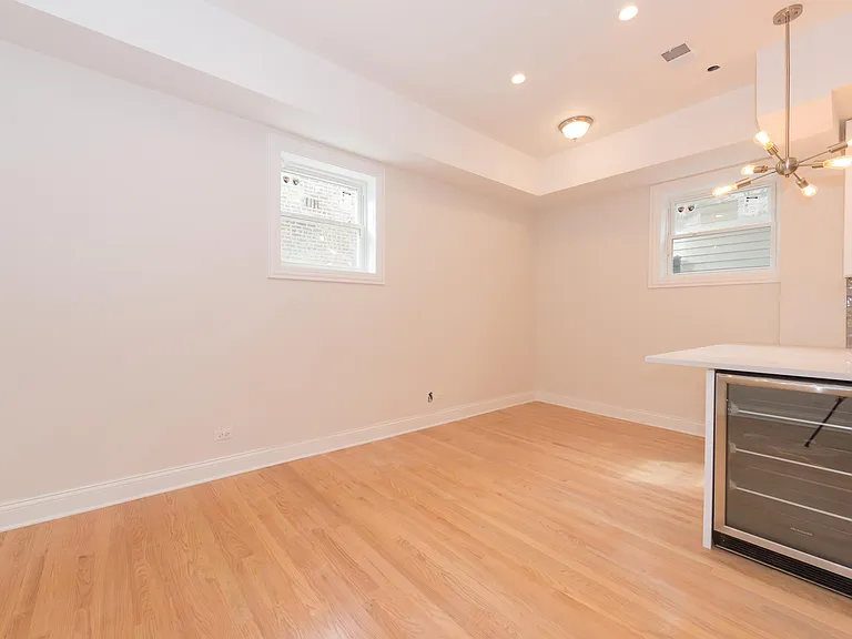 846 N Hermitage Ave — Photo 8