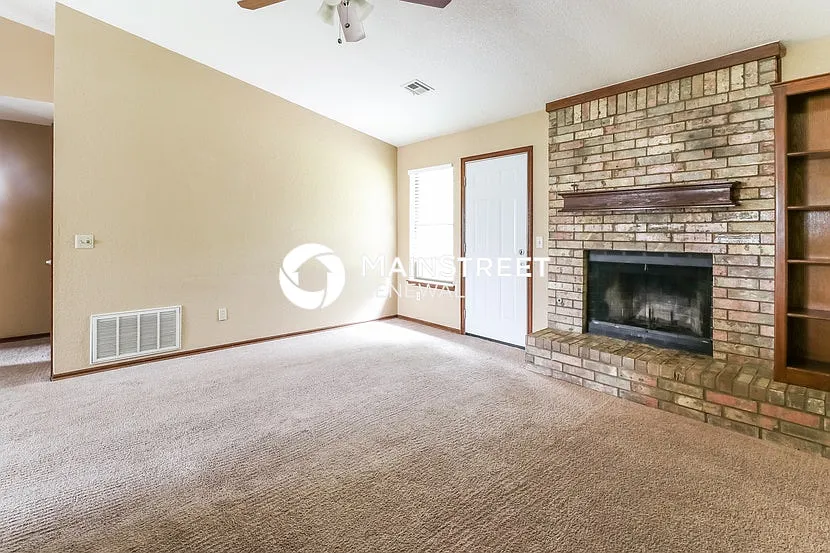 1716 Jackson Dr — Photo 3
