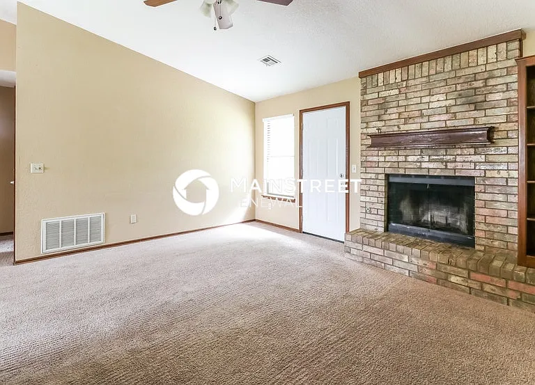 1716 Jackson Dr — Photo 3