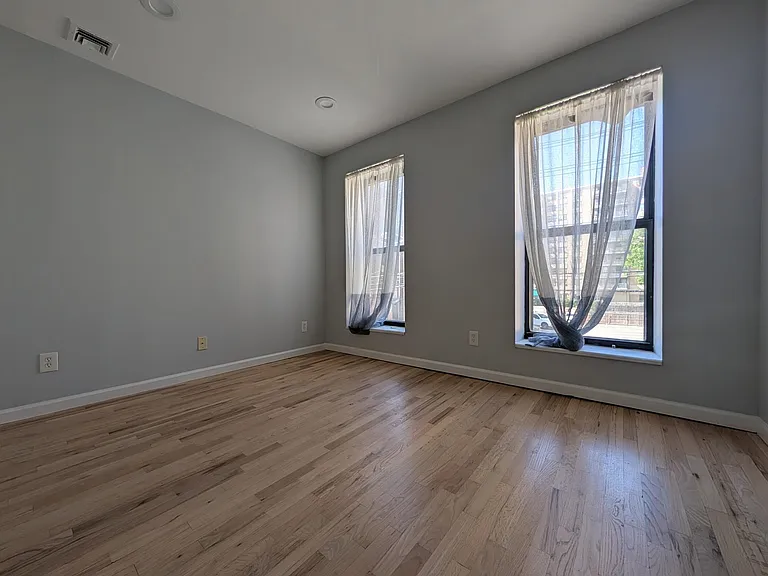 457 2nd St #3 — Photo 7