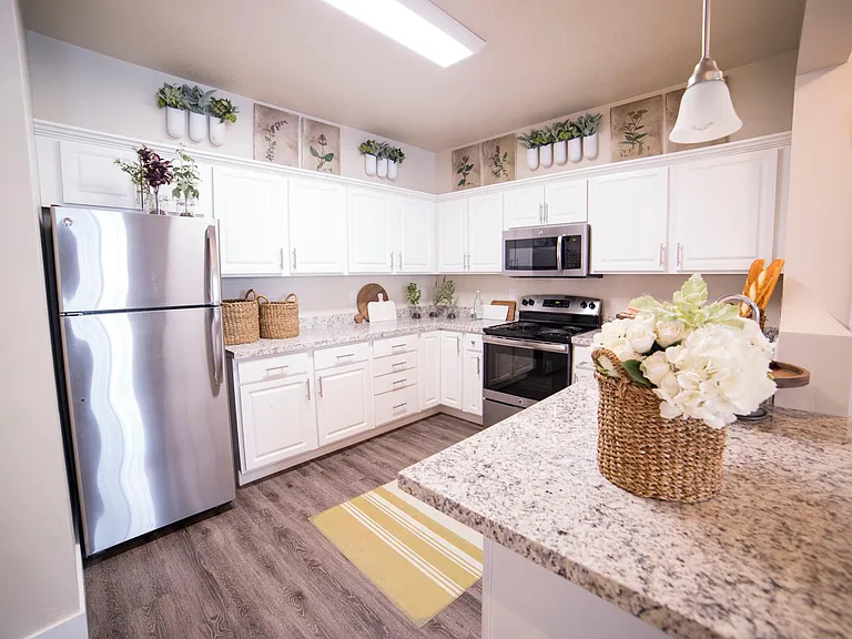 Draper Village Apartments — Photo 1
