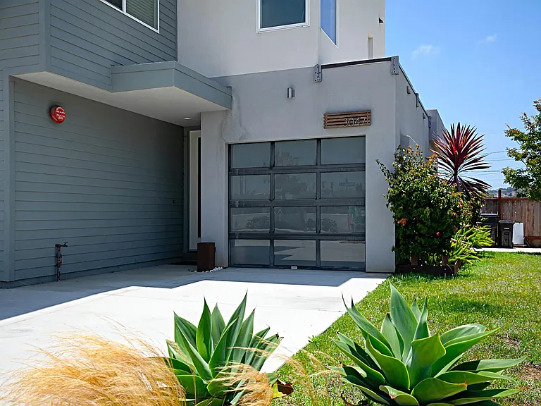 3047 Keats St — Photo 2