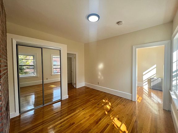 3rd image of 15 Erie St APT 3