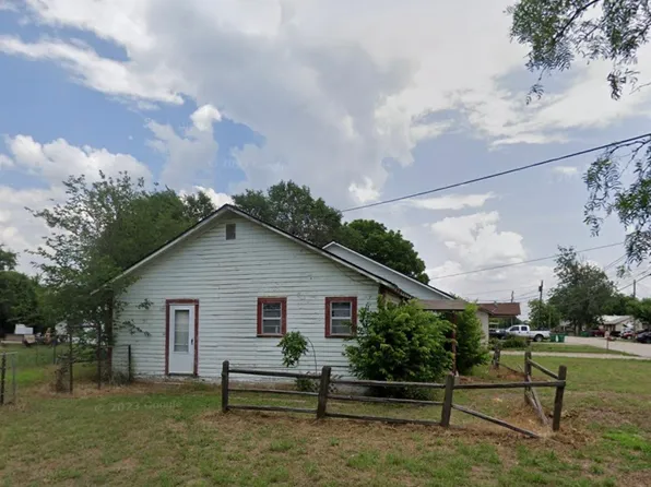250 W Thompson St, Jacksboro, TX 76458