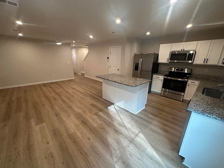146 Villa Grande St #C — Photo 2