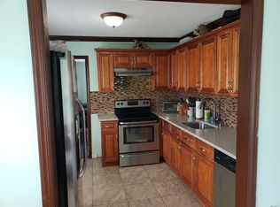 193 Old Farm Rd, Levittown, NY 11756