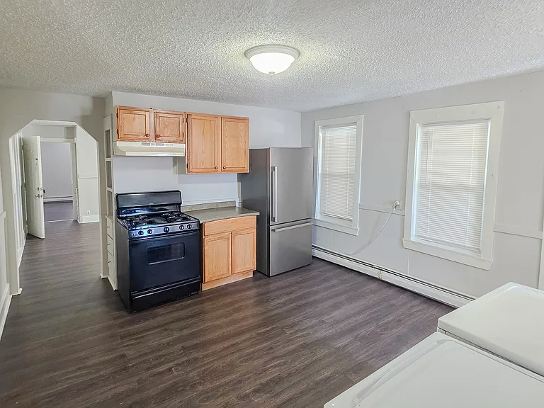 343 Auburn St #3 — Photo 4