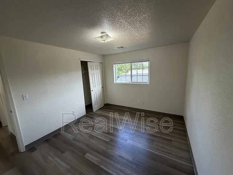 715 SW Laurel St — Photo 18