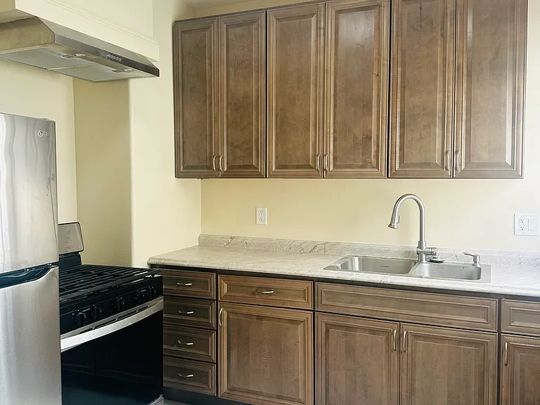 3921 E Livingston Dr #12 — Photo 2