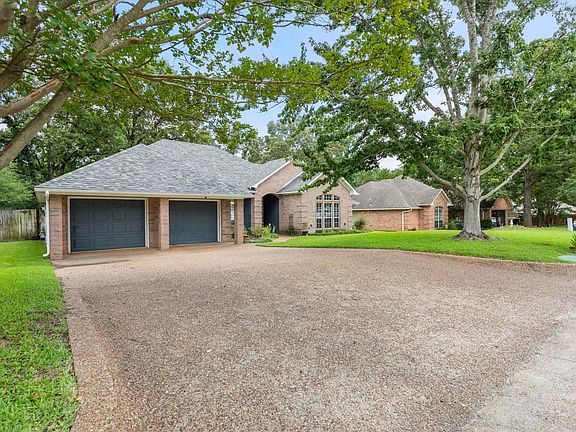 3rd image of 4005 Chapel Woods Blvd