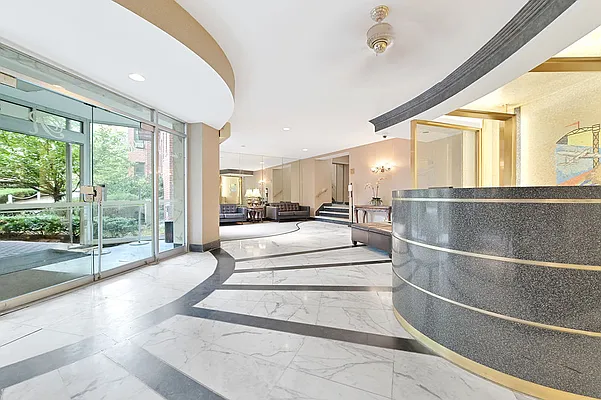 Sold by Remax City Square | media 27