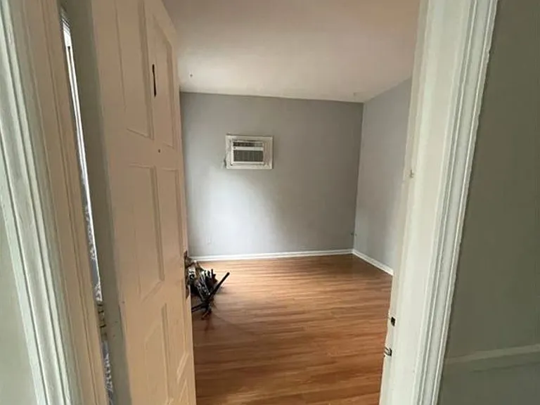 112 Houston St — Photo 16