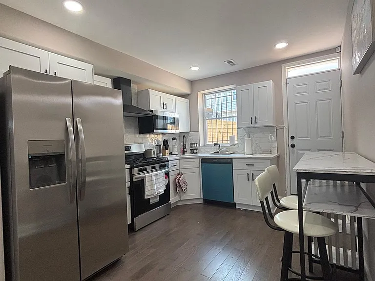 1742 Llewelyn Ave #1 — Photo 5