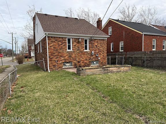 4th image of 10055 Ward St