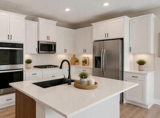 2140 Bluff Heights Dr, Shakopee, MN 55379