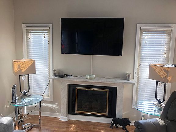 Living room w/ gas logs