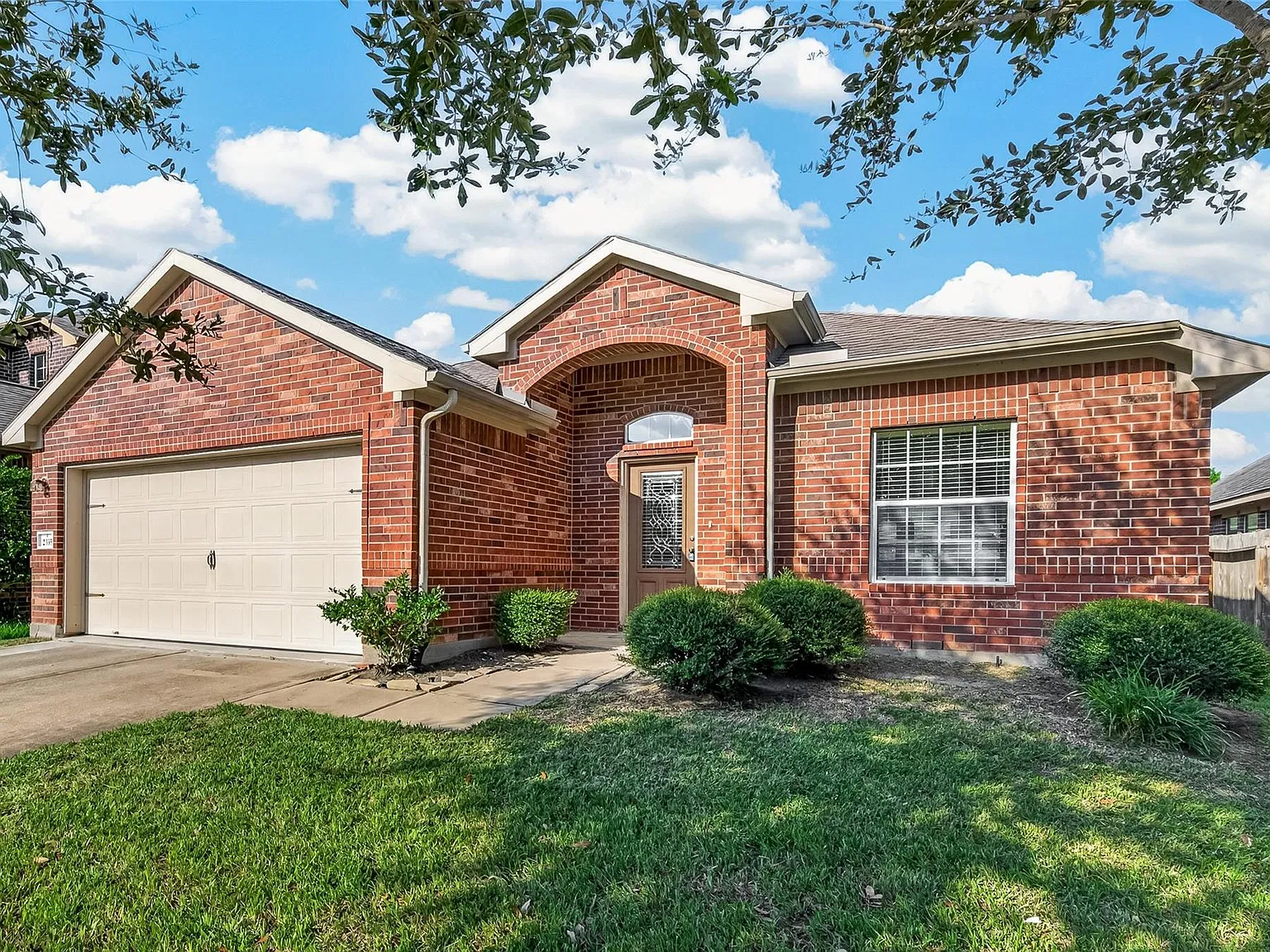 3 bed, 2.0 bath, 1686 sqft, $2,095 — Photo 1