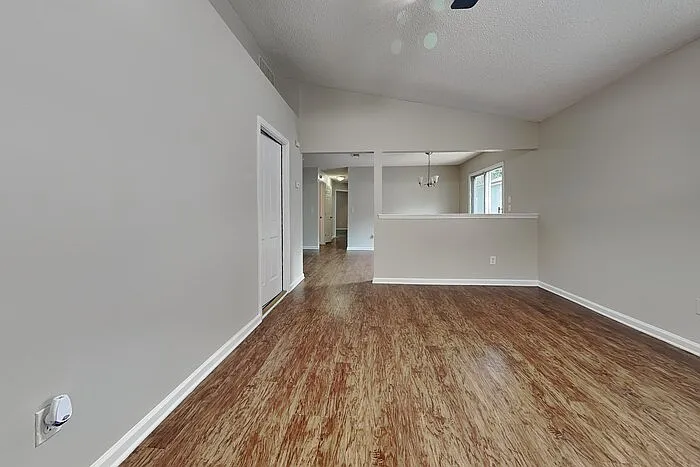 3 bed, 2.0 bath, 1194 sqft, $1,595 — Photo 4