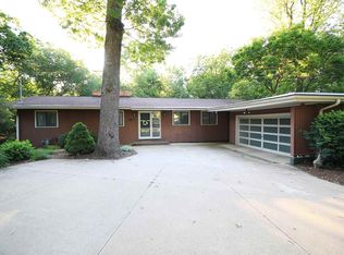 245 Woodlawn Ct, Clinton, IA 52732