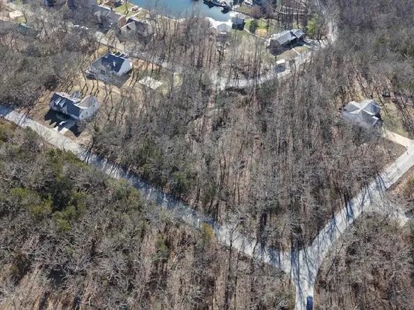 9704 Gettysburg Dr, Hillsboro, MO 63050