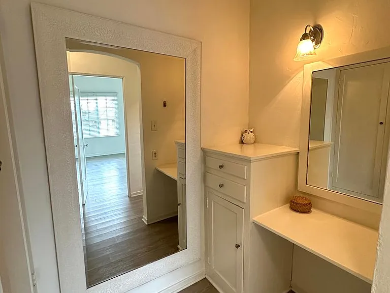 Vintage Style 1+1 - New Kitchen Appliances, Plank Floors, Balcony, pet friendly — Photo 12
