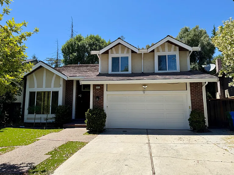 44277 Arapaho Ave — Photo 1