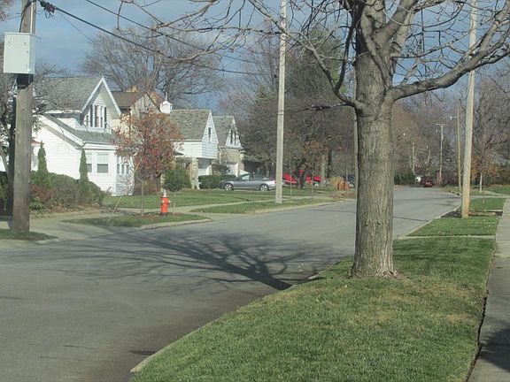 4th image of 111 E 213th St