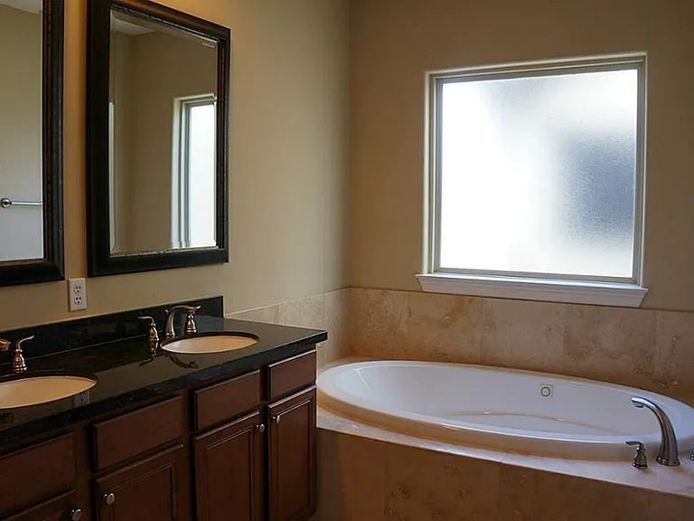 2923 Pease St — Photo 11