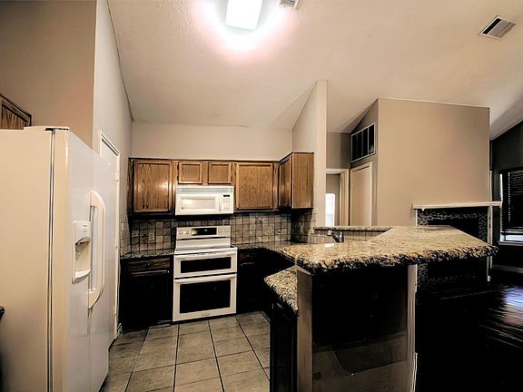 4th image of 718 Bordeaux Dr