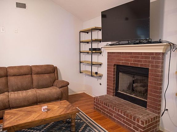 4th image of 201 River Oak St