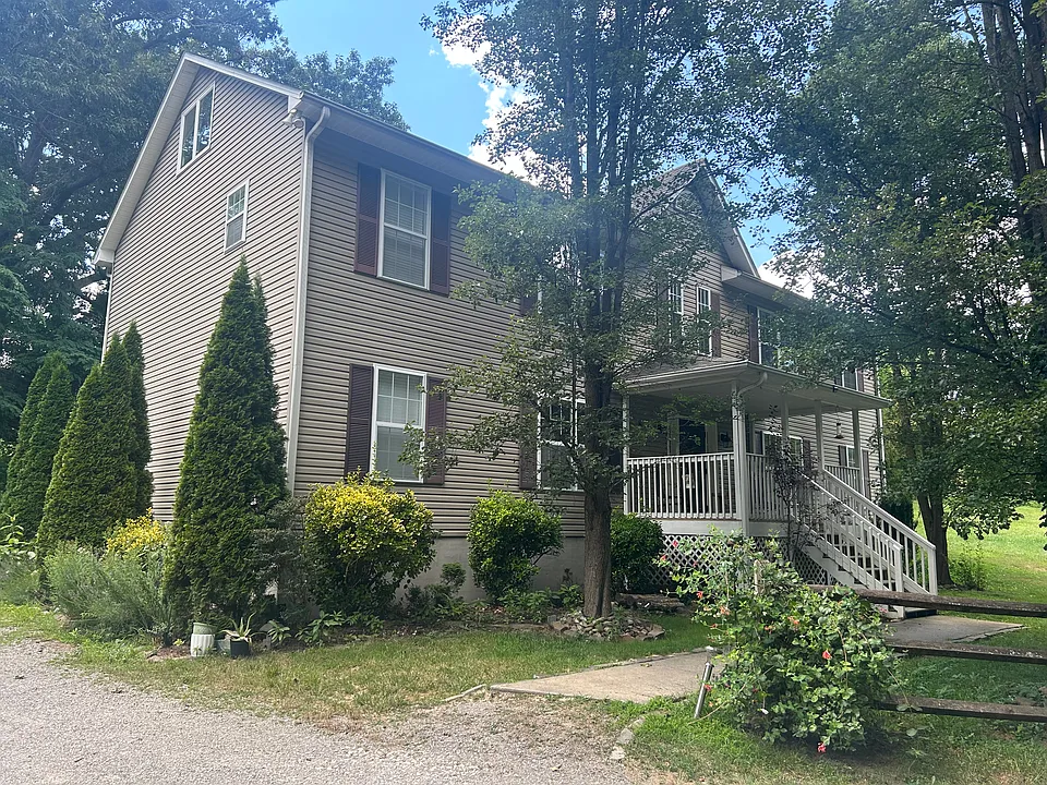 24 Bascom Ln #B