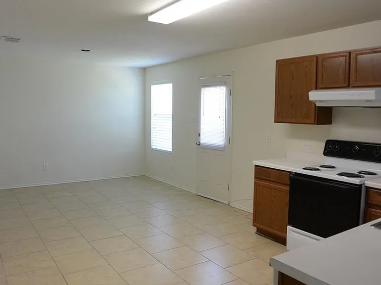 1421 Puerto Lago Dr — Photo 24