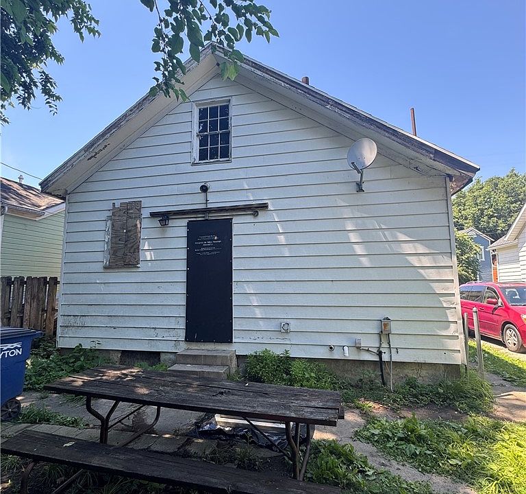 2nd image of 638 Oak St