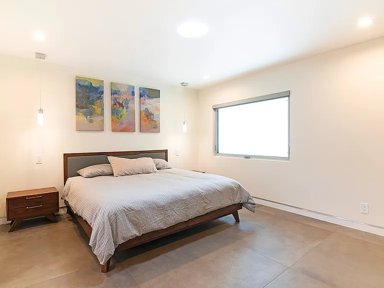 6561 Lasaine Ave — Photo 26