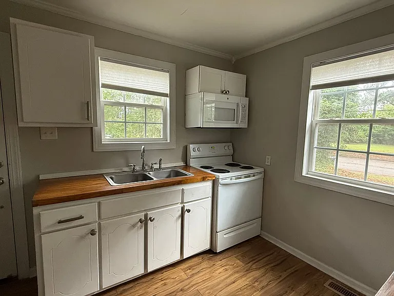 1903 Farrior Ave SE — Photo 4
