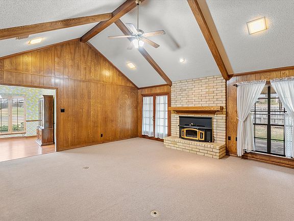 4th image of 401 Southgate Dr