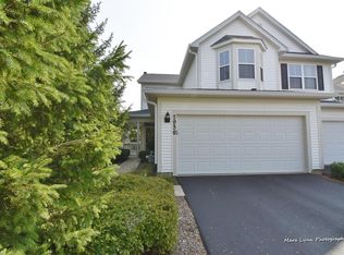 2950 Langston Cir, St Charles, IL 60175