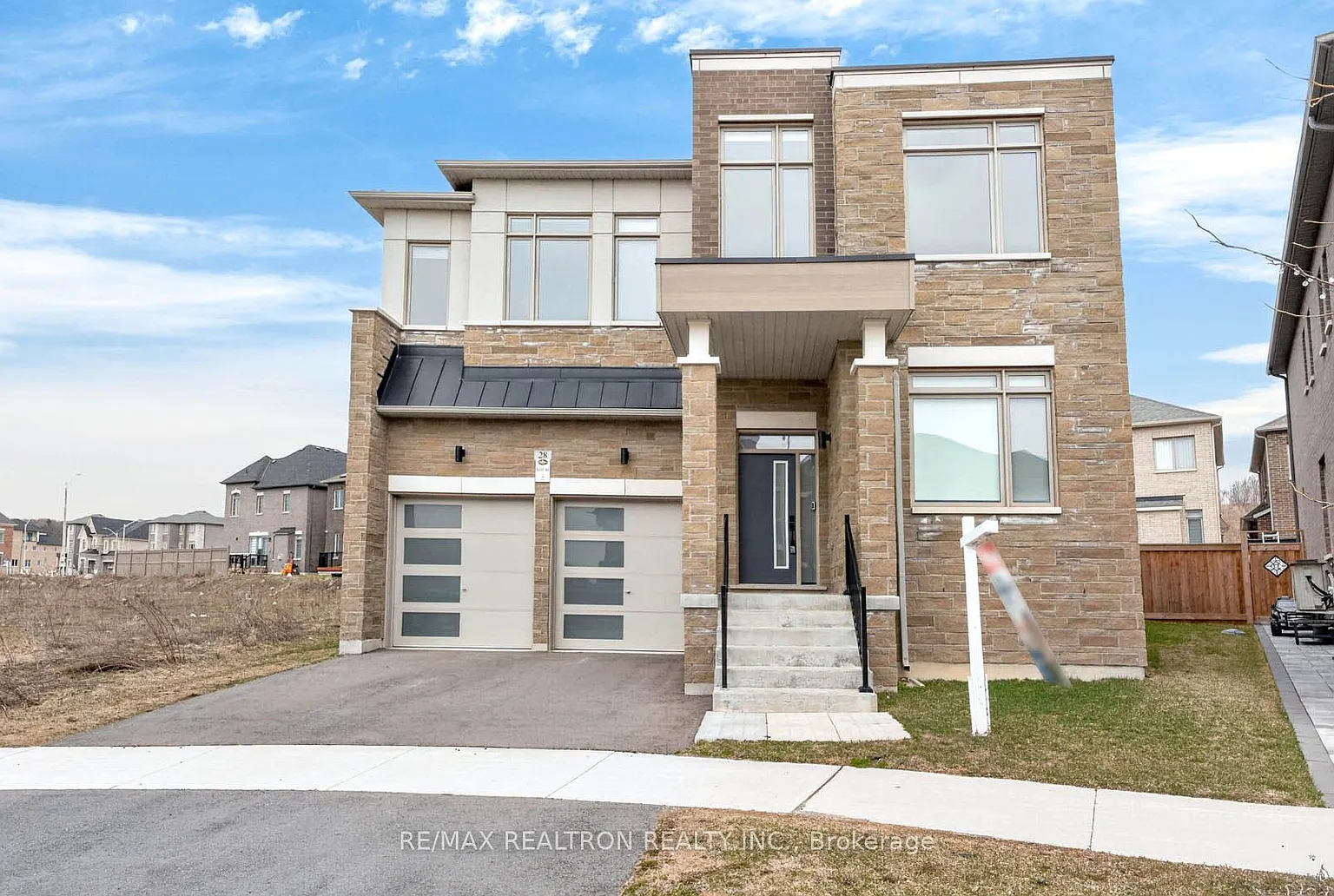28 Tipp Dr photo 1