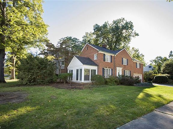 4th image of 20515 Beaconsfield Blvd