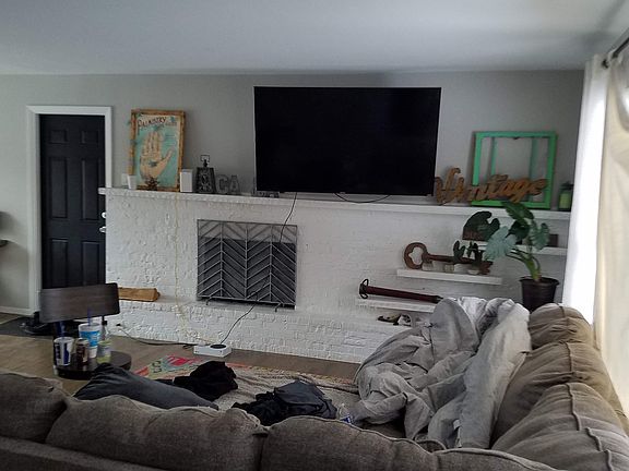 3rd image of 320 Sydenham St
