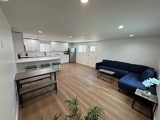 816 E 87th Pl — Photo 15